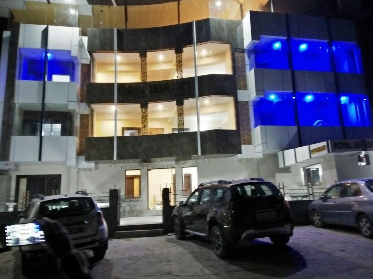 Oyo 11877 Royal Residency Hotell New Tehri Rum bild
